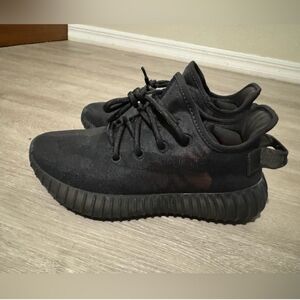 Yeezy Boost 350 V2 Mono Cinder Kid Size 4 Black